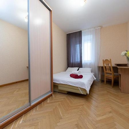 Spacious Apartments In The Center Of Obolon 2 Bedrooms 基輔 外观 照片