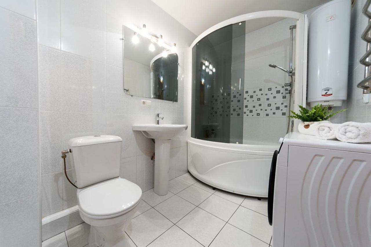 Spacious Apartments In The Center Of Obolon 2 Bedrooms 基輔 外观 照片