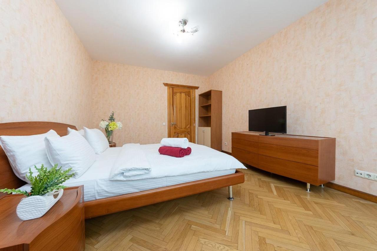Spacious Apartments In The Center Of Obolon 2 Bedrooms 基輔 外观 照片