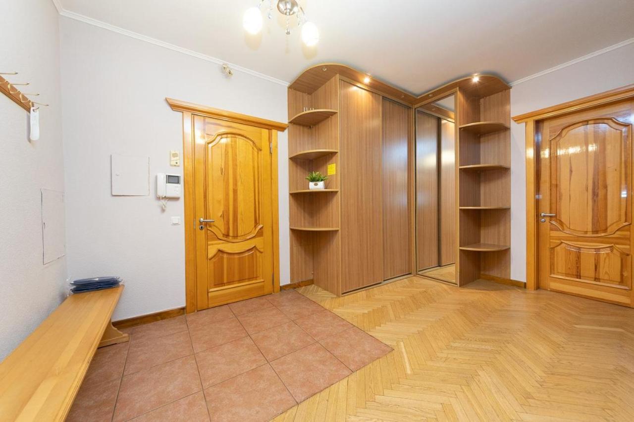 Spacious Apartments In The Center Of Obolon 2 Bedrooms 基輔 外观 照片