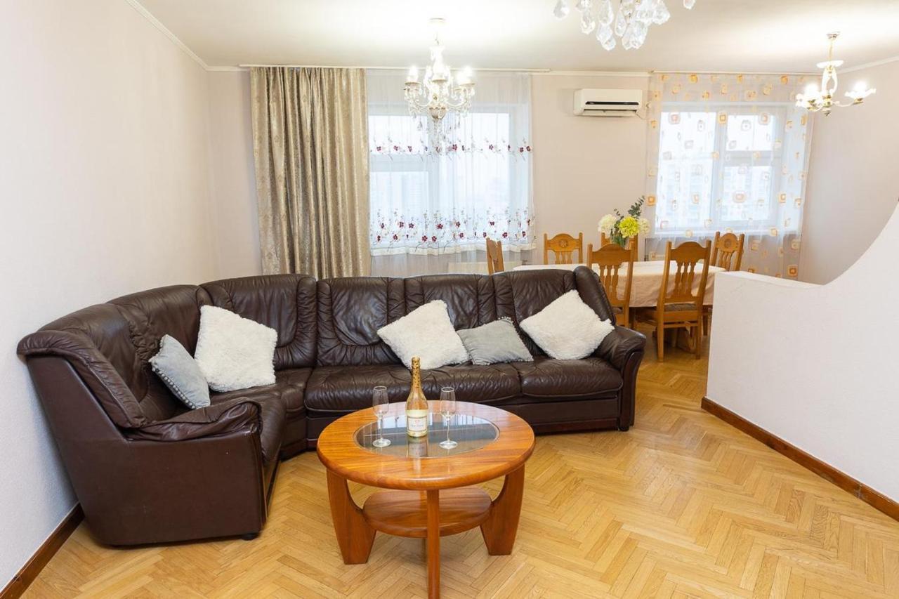 Spacious Apartments In The Center Of Obolon 2 Bedrooms 基輔 外观 照片
