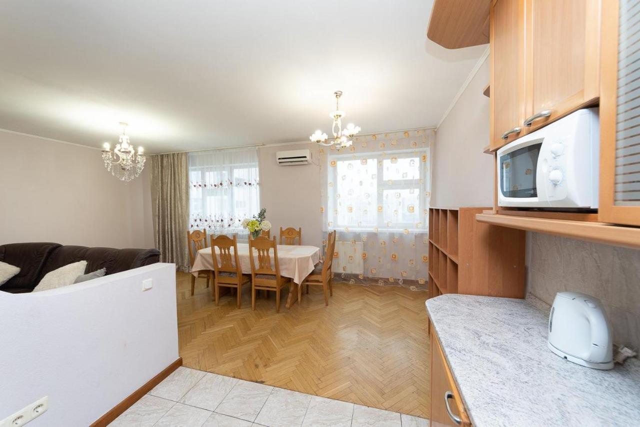 Spacious Apartments In The Center Of Obolon 2 Bedrooms 基輔 外观 照片