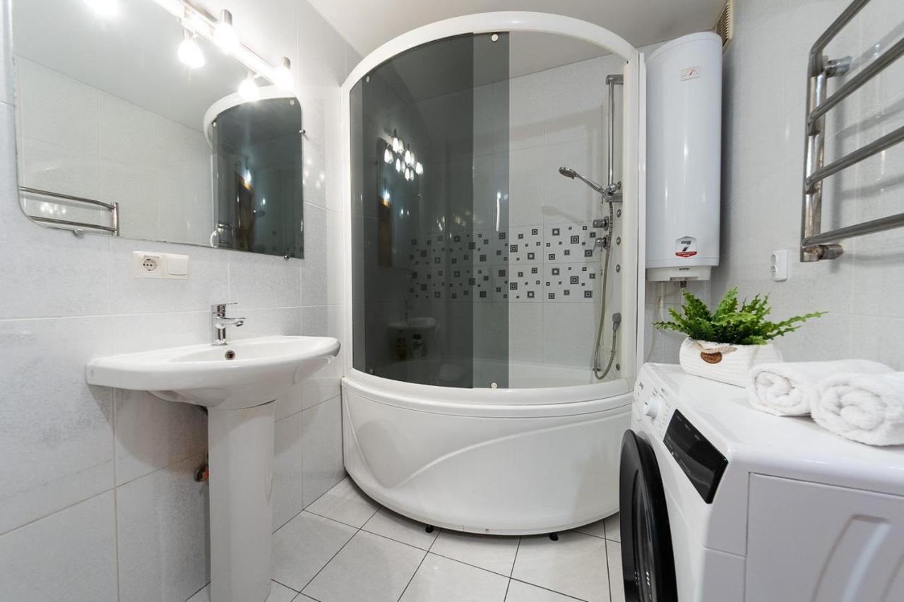 Spacious Apartments In The Center Of Obolon 2 Bedrooms 基輔 外观 照片