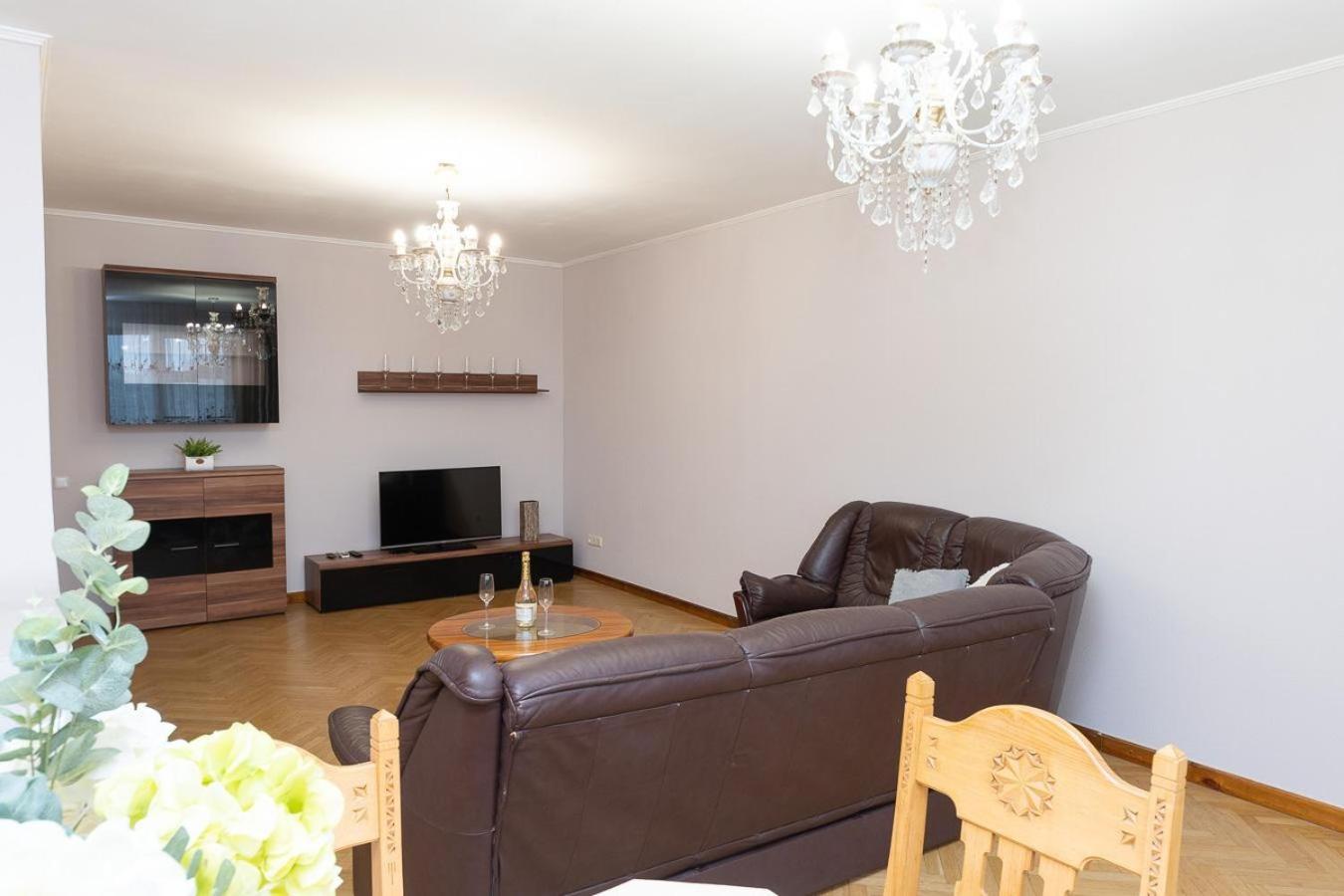 Spacious Apartments In The Center Of Obolon 2 Bedrooms 基輔 外观 照片