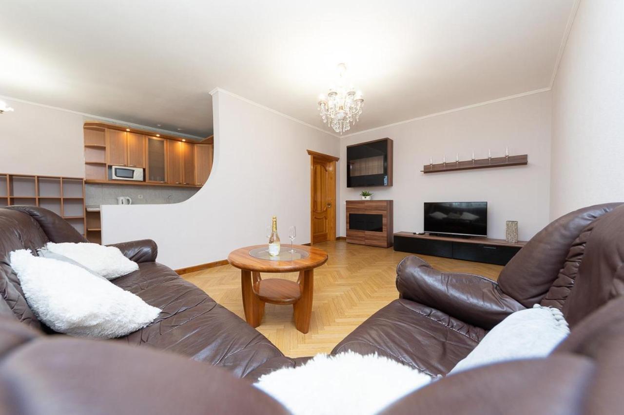 Spacious Apartments In The Center Of Obolon 2 Bedrooms 基輔 外观 照片