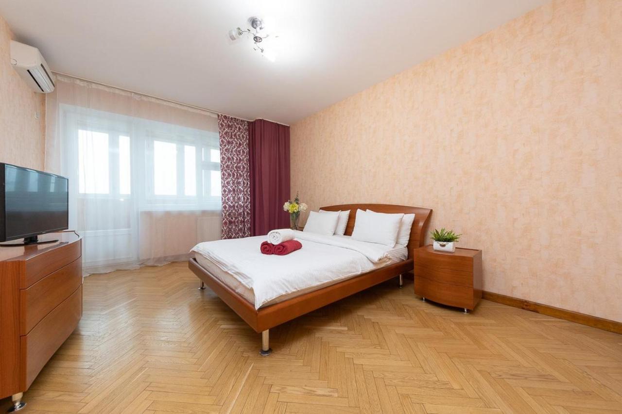 Spacious Apartments In The Center Of Obolon 2 Bedrooms 基輔 外观 照片