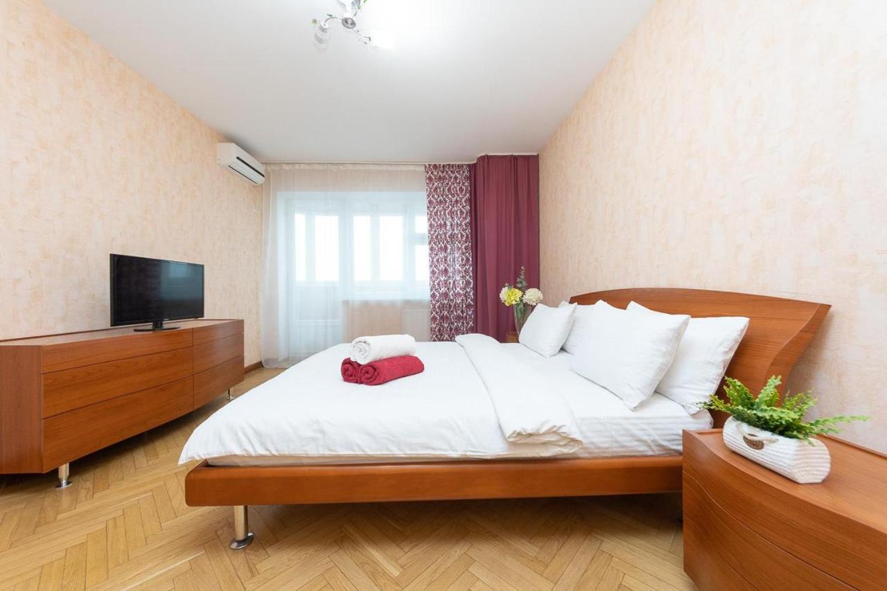 Spacious Apartments In The Center Of Obolon 2 Bedrooms 基輔 外观 照片