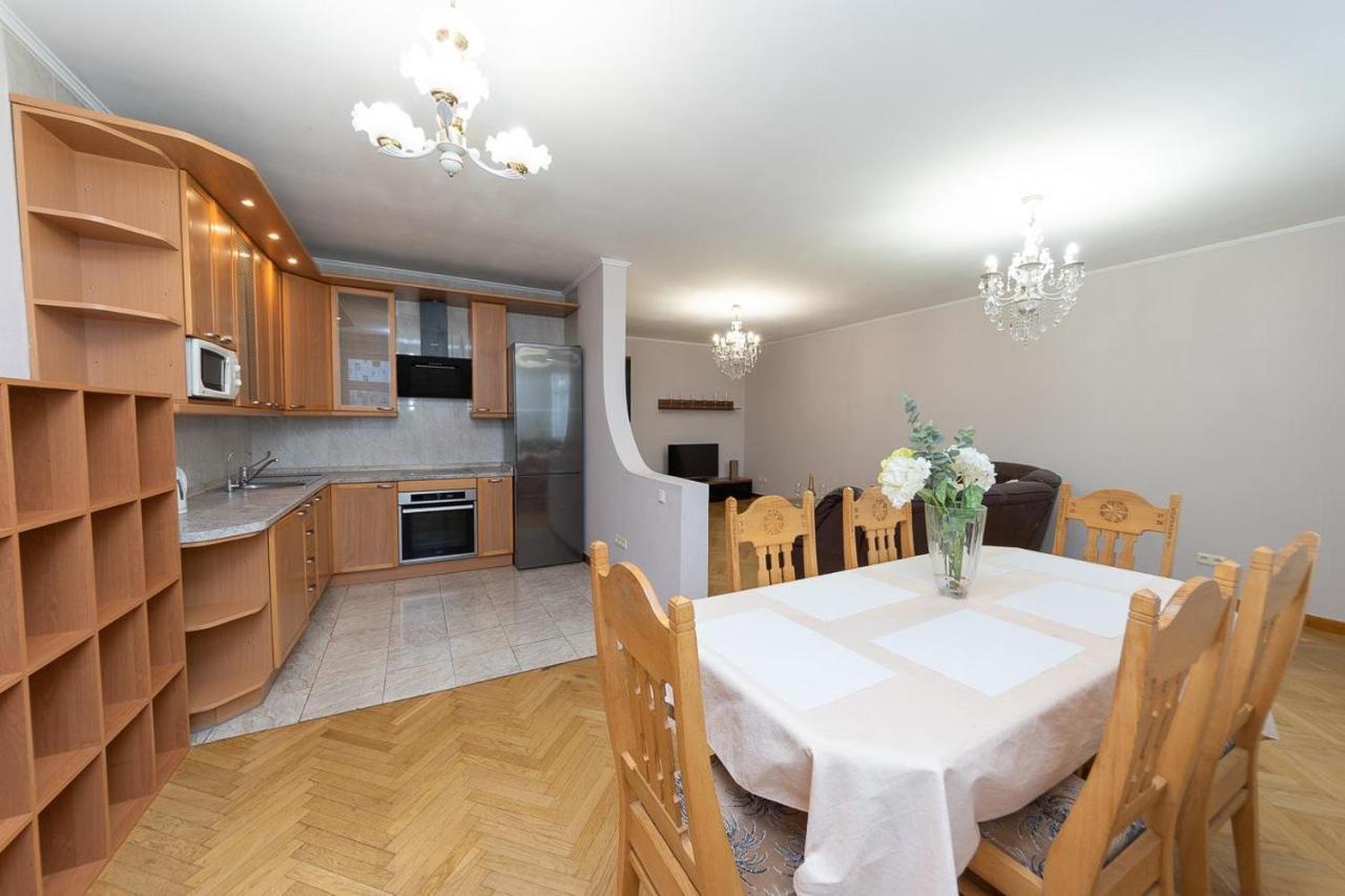 Spacious Apartments In The Center Of Obolon 2 Bedrooms 基輔 外观 照片
