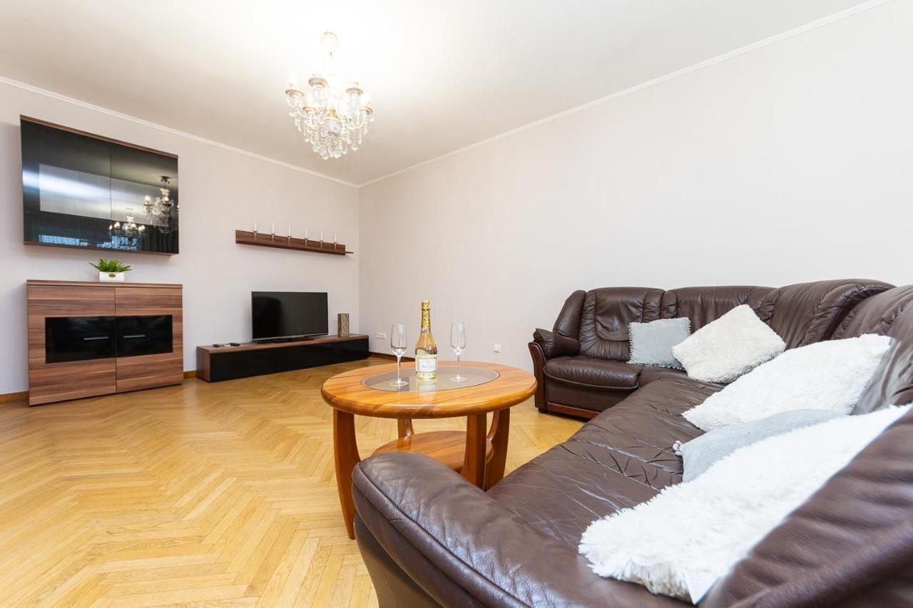 Spacious Apartments In The Center Of Obolon 2 Bedrooms 基輔 外观 照片