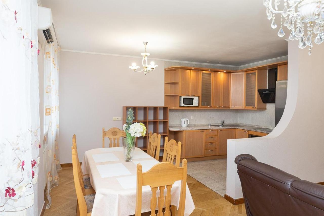 Spacious Apartments In The Center Of Obolon 2 Bedrooms 基輔 外观 照片